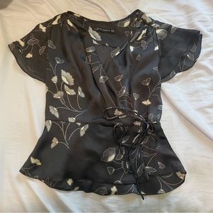 Zara Woman black and white floral satin wrap blouse size XS
Good used condition